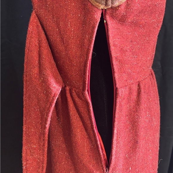 Gorgeous vintage brick red wool dress with built-in sash belt - Picture 7 of 9